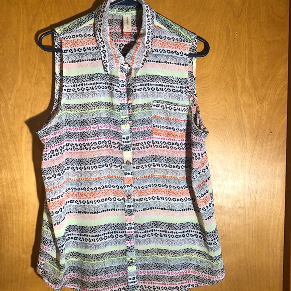 Pair of sheer tops - Picture 2 of 7